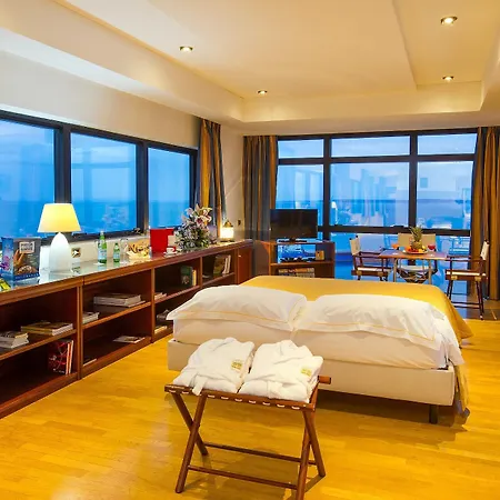 Bellavista Club-caroli فندق 3*